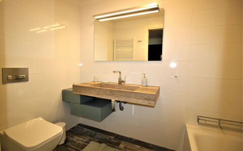 Bellavista Dimora Storica Vista Lago: Lavabo Del Baño, Baño, Arreglo De Tubería, Lavabo, Diseño De Interiores, Piso, Grifo, Espejo, Suelo, Plomería