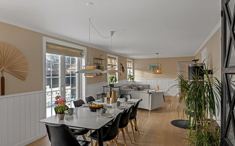 Etje - 650M from the Sea: Mueble, Madera, Diseño De Interiores, Piso, Suelo, Silla, Habitación, Techo, Sala, Departamento