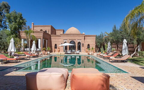Villa Kanza: Piscina, Recurso, Inmuebles, Mueble Para Exteriores, Hacienda, Paraguas, Piscina De Reflejo, Villa, Sombra, Patio