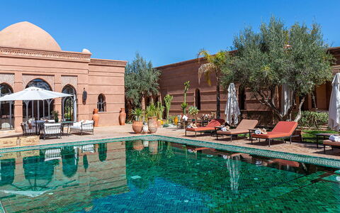 Villa Kanza: Piscina, Recurso, Mueble Para Exteriores, Reflexión, Inmuebles, Hacienda, Paraguas, Piscina De Reflejo, Fuente De Agua, Sunlounger