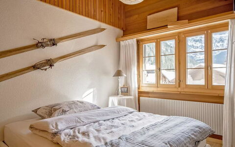 Rotebächli Maisonette: Mueble, Diseño De Interiores, Cama, Habitación, Madera, Piso, Techo, Suelo, Habitación, Encendiendo