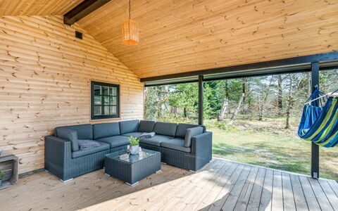 Anu - 2Km to the Fjord: Mueble, Madera, Diseño De Interiores, Piso, Suelo, Silla, Habitación, Techo, Sala, Departamento