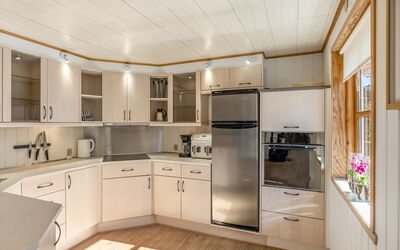 Elza - 700M from the Sea