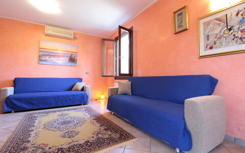 Villa Camerini, Nature, Bikes and Beaches: Mueble, Diseño De Interiores, Suelo, Piso, Casa, Departamento, Sofá, Habitación, Sala