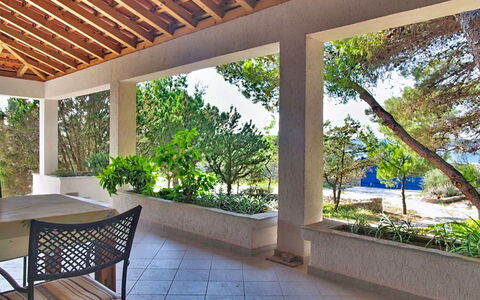 Blue: Suelo, Techo, Piso, Mueble, Silla, Sombra, Recurso, Mueble Para Exteriores, Eco Hotel, Jardín