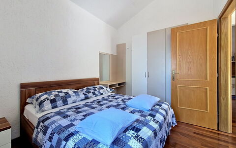 Blue: Cama, Diseño De Interiores, Habitación, Suelo, Piso, Madera, Mueble, Techo, Habitación, Sábana