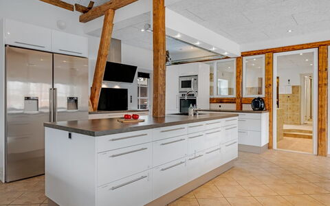 Blaguna - 9Km to the Fjord: Piso, Madera, Suelo, Techo, Cocina, Diseño De Interiores, Mostrador, Suelos De Madera, Gabinetes, Mueble
