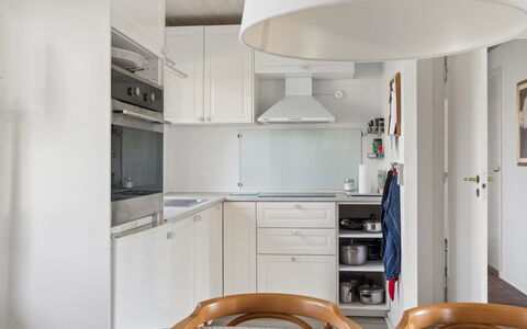 Paale - 395M from the Sea: Mueble, Madera, Diseño De Interiores, Piso, Suelo, Silla, Habitación, Techo, Sala, Departamento