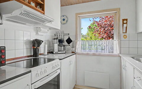 Pascal - 175M from the Sea: Cocina, Aparato De Cocina, Electrodoméstico, Mostrador, Madera, Diseño De Interiores, Piso, Electrodoméstico, Gabinetes, Habitación