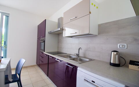 Villa i Gabbiani Otranto: Cocina, Mostrador, Aparato De Cocina, Electrodoméstico, Piso, Diseño De Interiores, Gabinetes, Lavabo, Mueble, Fregadero