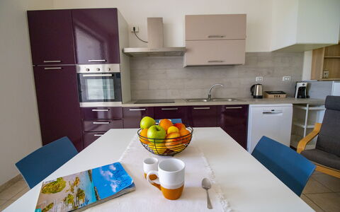 Villa i Gabbiani Otranto: Mueble, Piso, Diseño De Interiores, Madera, Electrodoméstico, Aparato De Cocina, Cocina, Suelo, Mostrador, Habitación