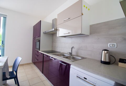 Villa i Gabbiani Otranto: Cocina, Mostrador, Aparato De Cocina, Electrodoméstico, Piso, Diseño De Interiores, Gabinetes, Lavabo, Mueble, Fregadero