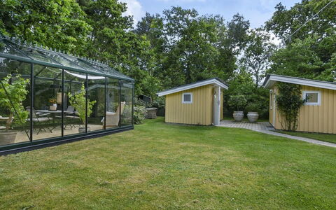Holmsten - 250M to the Fjord: Mueble, Madera, Diseño De Interiores, Piso, Suelo, Silla, Habitación, Techo, Sala, Departamento