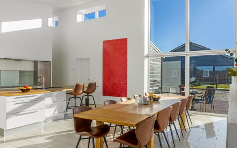 Emelita - 1.4Km from the Sea: Mueble, Diseño De Interiores, Piso, Suelo, Madera, Techo, Silla, Cocina, Cocina Y Comedor Mesa, Mesa