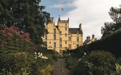Innes House: Castillo, Inmuebles, La Arquitectura Medieval, Mansión, Palacio, Casa Señorial, Casa Histórica, Monasterio