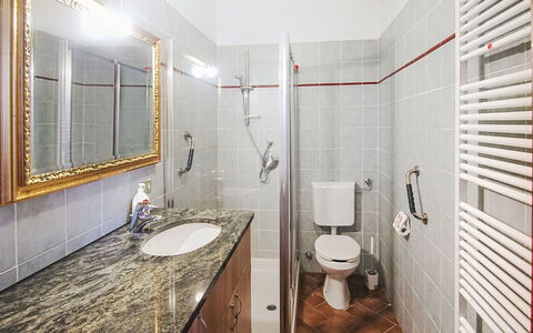 Leonard Lake: Arreglo De Tubería, Baño, Lavabo Del Baño, Lavabo, Piso, Diseño De Interiores, Suelo, Grifo, Plomería, Baño