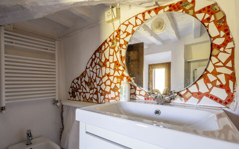 House in Sassa, Historic Tuscany Village, View: Arreglo De Tubería, Plomería, Grifo, Baño, Espejo, Loseta