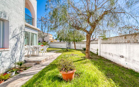 Empuriabrava 542: Jardín, Paisajismo, Yarda, Patio Interior, Cerca, Inicio De Esgrima