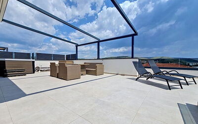 Trogir Okrug Gornji 326: Piso, Suelo, Material Compuesto, Mueble Para Exteriores, Silla, Sombra, Loseta, Diseño, Piscina, Cubierta