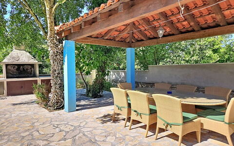 Lino: Mueble, Mueble Para Exteriores, Sombra, Silla, Recurso, Piscina, Mesa Al Aire Libre, Estructura Al Aire Libre, Eco Hotel, Patio Interior