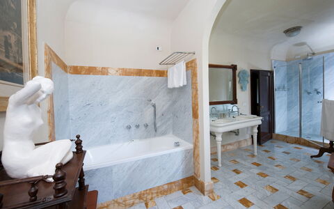 Castello di Cabbiavoli: Piso, Diseño De Interiores, Suelo, Bañera, Arreglo De Tubería, Encendiendo, Mueble, Baño, Techo, Habitación