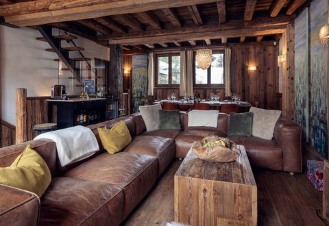 Chalet Genepy: Mueble, Madera, Diseño De Interiores, Casa, Techo, Sala, Suelos De Madera, Piso, Madera Dura, Sofá