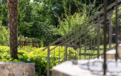 Lovran 325: Verde, Escalera, Jardín, Pretil, Sombra, Balaustre, Paisajismo, Diseño, Yarda, Patio Interior