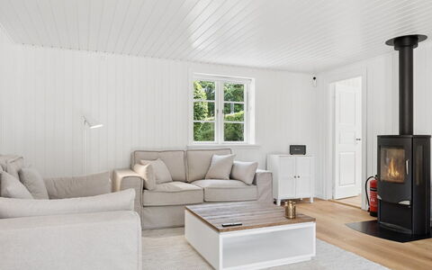 Har - 685M from the Sea: Piso, Diseño De Interiores, Suelo, Mueble, Sofá, Madera, Sala, Suelos De Madera, Techo, Habitación