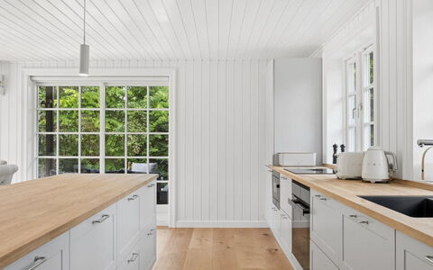 Har - 685M from the Sea: Piso, Madera, Cocina, Mostrador, Suelo, Diseño De Interiores, Gabinetes, Techo, Mueble, Suelos De Madera