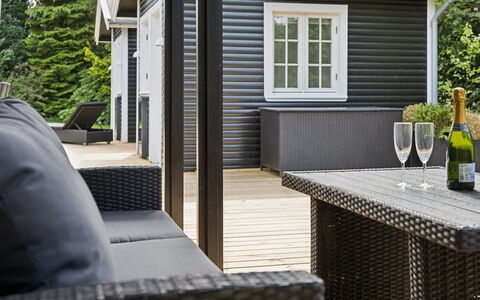 Har - 685M from the Sea: Madera, Porche, Mueble, Mueble Para Exteriores, Cubierta, Material Compuesto, Silla, Madera Dura, Sombra, Mesa Al Aire Libre