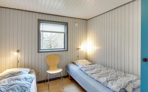 Kate - 700M to the Fjord: Madera, Habitación, Techo, Diseño De Interiores, Suelo, Cama, Sábana, Lecho, Marco De La Cama, Habitación