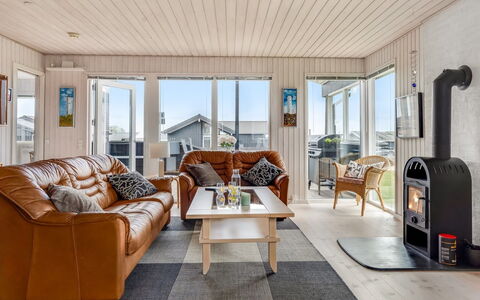 Danail - 250M from the Sea: Madera, Casa, Mueble, Suelos De Madera, Sala, Madera Dura, Sofá, Silla, Manchas De Madera
