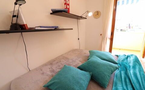 Myriam: Mueble, Diseño De Interiores, Pared, Cama, Habitación, Habitación, Madera, Suelo, Sábana, Piso
