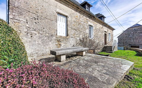 Gîte Saint Sauveur: Edificio, Tiempo De Día, Rascacielos, Área Metropolitana, Ciudad, Departamento, Área Urbana, Arquitectura, Condominio