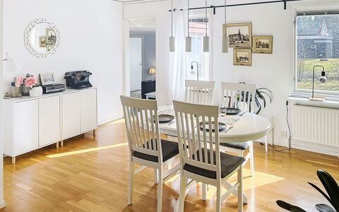 Tallkotten: Mueble, Piso, Diseño De Interiores, Suelo, Madera, Comedor, Mesa, Silla, Cocina Y Comedor Mesa, Techo