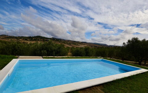Villa Margi: Azul, Piscina, Patio Interior