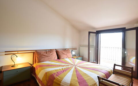 Villa Margi: Cama, Mueble, Diseño De Interiores, Habitación, Suelo, Piso, Lecho, Habitación, Sábana, Pared