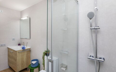 Mi Capricho: Diseño De Interiores, Piso, Arreglo De Tubería, Suelo, Baño, Grifo, Lavabo, Plomería, Habitación, Techo