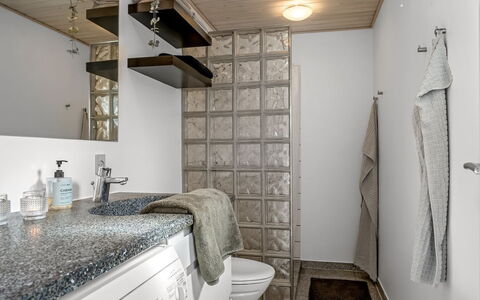 Ayen - 1.2Km from the Sea: Mueble, Madera, Diseño De Interiores, Piso, Suelo, Silla, Habitación, Techo, Sala, Departamento