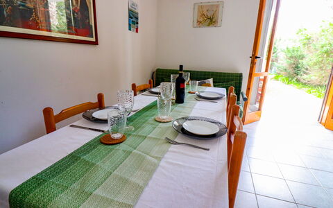Amanda: Mueble, Mesa, Diseño De Interiores, Madera, Silla, Piso, Cocina Y Comedor Mesa, Comedor, Suelo, Habitación