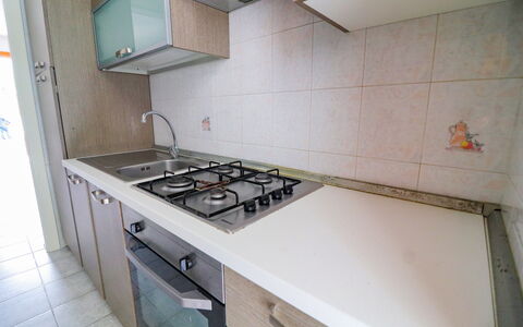 Amanda: Cocina, Aparato De Cocina, Mostrador, Electrodoméstico, Fregadero, Estufa De Cocina, Estufa, Estufa De Gas, Estufa, Piso