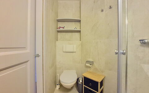 Manila 7: Pared, Piso, Baño, Arreglo De Tubería, Suelo, Diseño De Interiores, Baño, Lavabo Del Baño, Plomería, Habitación