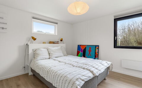 Arild - 700M from the Sea: Cama, Diseño De Interiores, Habitación, Mueble, Madera, Techo, Piso, Sábana, Lecho, Suelo