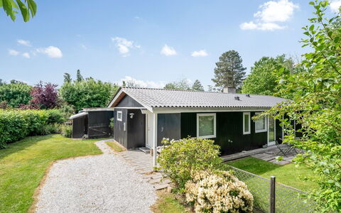 Arild - 700M from the Sea: Casa, Barrio Residencial, Casa, Techo, Cabaña, Césped, Inmuebles, Entrada De Coches, Vía Muerta, Jardín