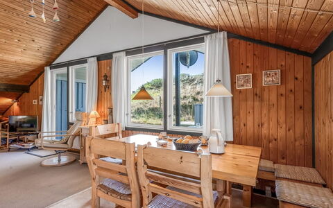 Flory - 400M from the Sea: Madera, Casa, Casa, Cabaña, Puerta, Techo, Madera Dura, Cuarto De Troncos, Porche, Manchas De Madera