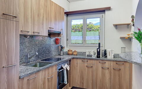 Sailor'S Home: Cocina, Aparato De Cocina, Mostrador, Electrodoméstico, Gabinetes, Fregadero, Madera, Electrodoméstico, Mueble, Diseño De Interiores