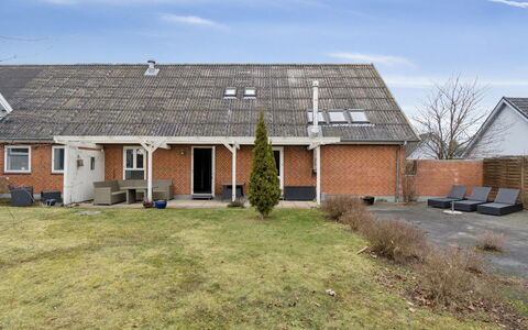 Grette - 600M from the Sea: Cielo, Techo, Casa, Barrio Residencial, Casa, Cabaña, Yarda, Vía Muerta, Entrada De Coches