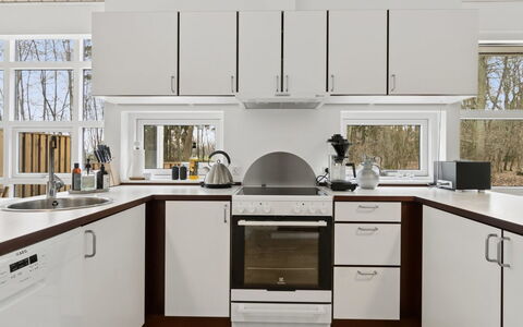 Aarre - 1Km from the Sea: Cocina, Aparato De Cocina, Piso, Mostrador, Diseño De Interiores, Electrodoméstico, Gabinetes, Mueble, Estufa De Cocina, Suelo