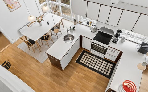 Aarre - 1Km from the Sea: Cocina, Piso, Diseño De Interiores, Madera, Aparato De Cocina, Suelo, Mostrador, Estufa De Cocina, Mueble, Suelos De Madera