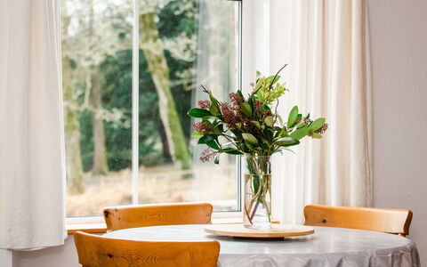 Old Stable & Dairy Combi: Mueble, Diseño De Interiores, Mesa, Textil, Cortar Flores, Comedor, Floristas, Vajilla